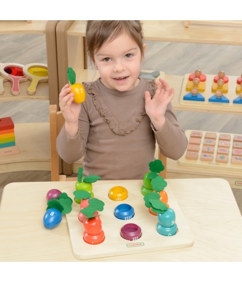 MASTERKIDZ Montessori daržovių edukacinė lenta su skaičiais ir spalvomis