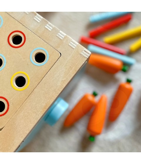 WOOPIE GREEN medinis edukacinis stalčius 4 viename Montessori morkų rūšiavimo žaidimas FSC