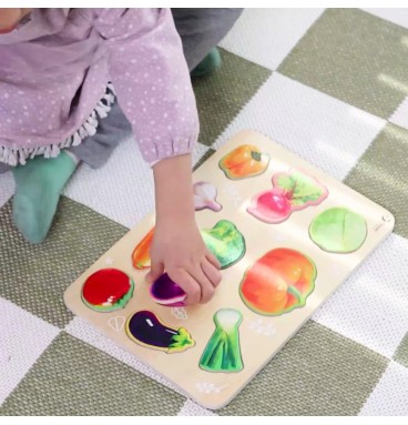 CLASSIC WORLD medinė Montessori daržovių dėlionė