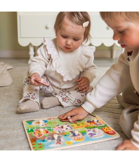 WOOPIE GREEN medinis Montessori dėlionės ūkis su derančiais smeigtukais